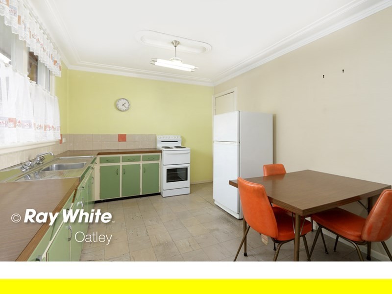 18 Waterside Parade, Peakhurst Heights NSW 2210