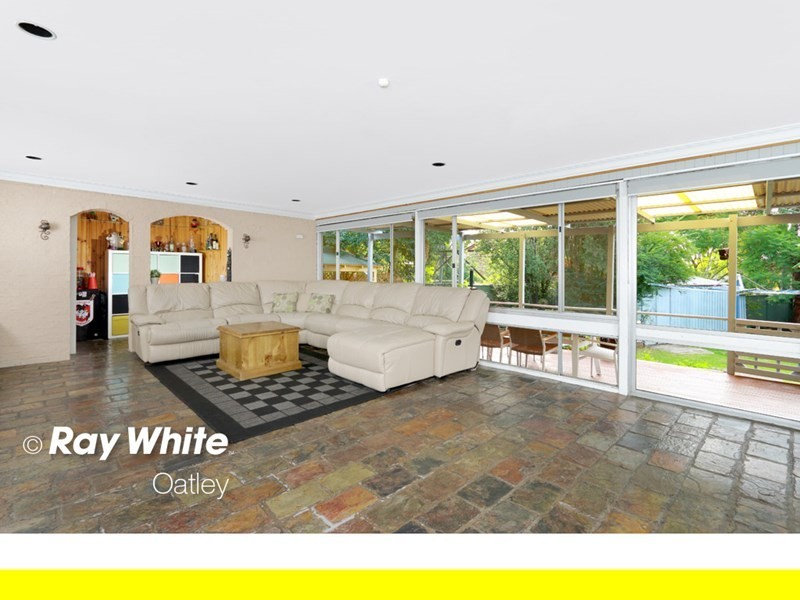 17 Whitegates Avenue, Peakhurst Heights NSW 2210