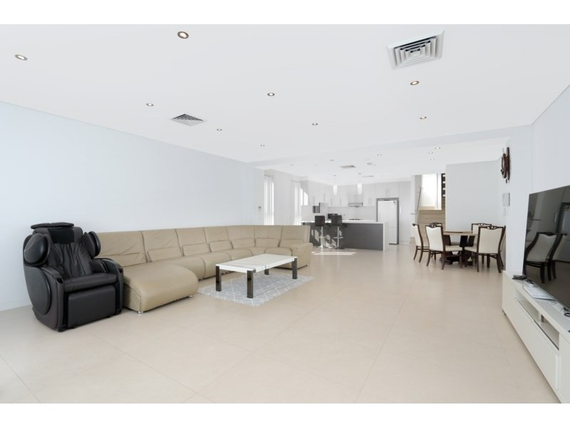 33a Mavis Avenue, Peakhurst NSW 2210