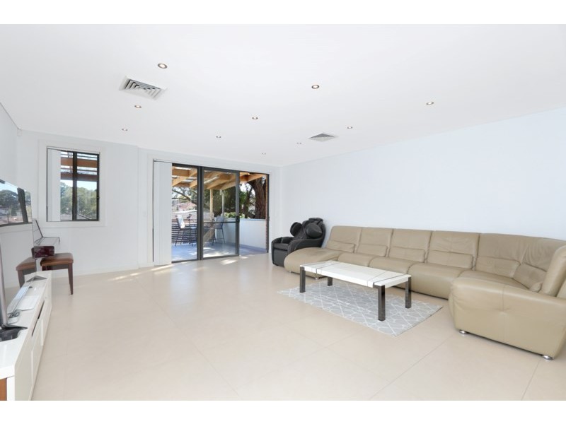 33a Mavis Avenue, Peakhurst NSW 2210