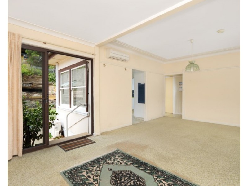 19 Ballantyne Road, Mortdale NSW 2223