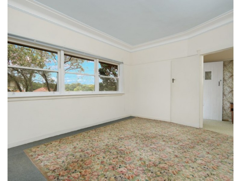 19 Ballantyne Road, Mortdale NSW 2223