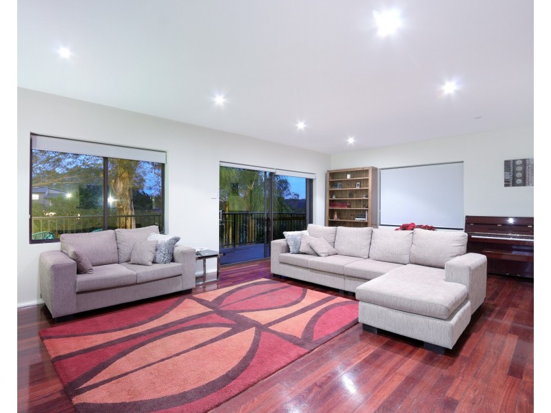 33 Allwood Crescent, Lugarno NSW 2210