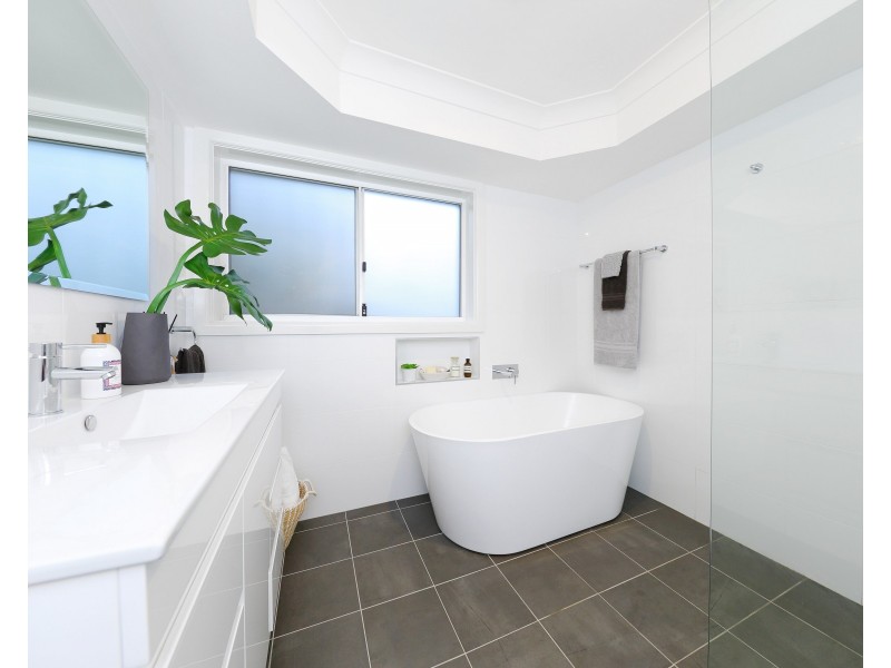 85 Lugarno Parade, Lugarno NSW 2210