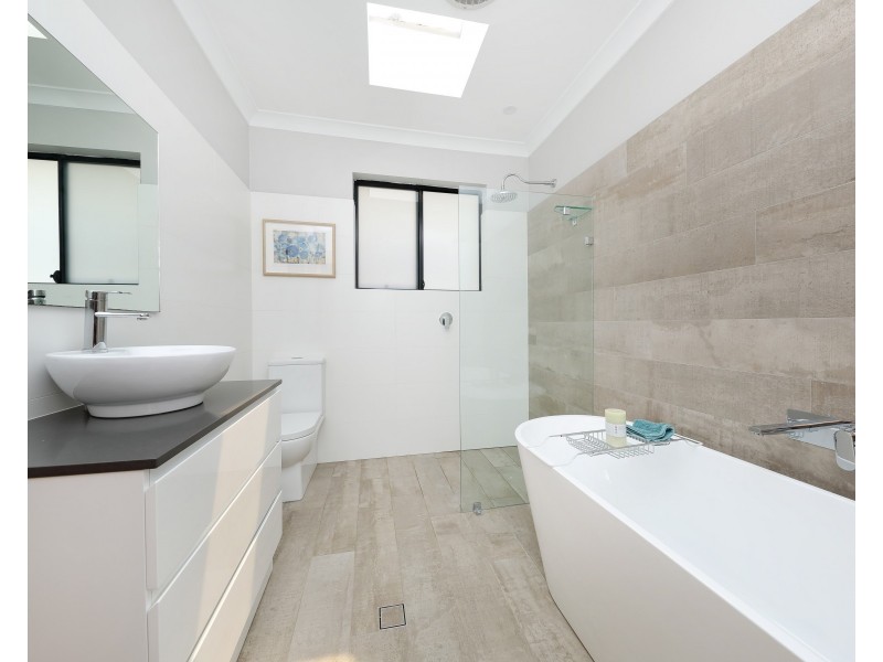 16 Jindabyne Crescent, Peakhurst Heights NSW 2210