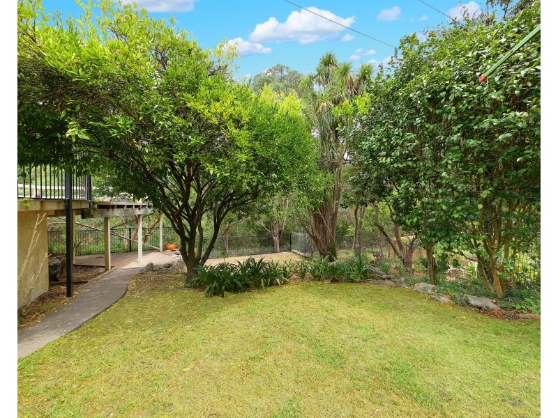 16 Jindabyne Crescent, Peakhurst Heights NSW 2210