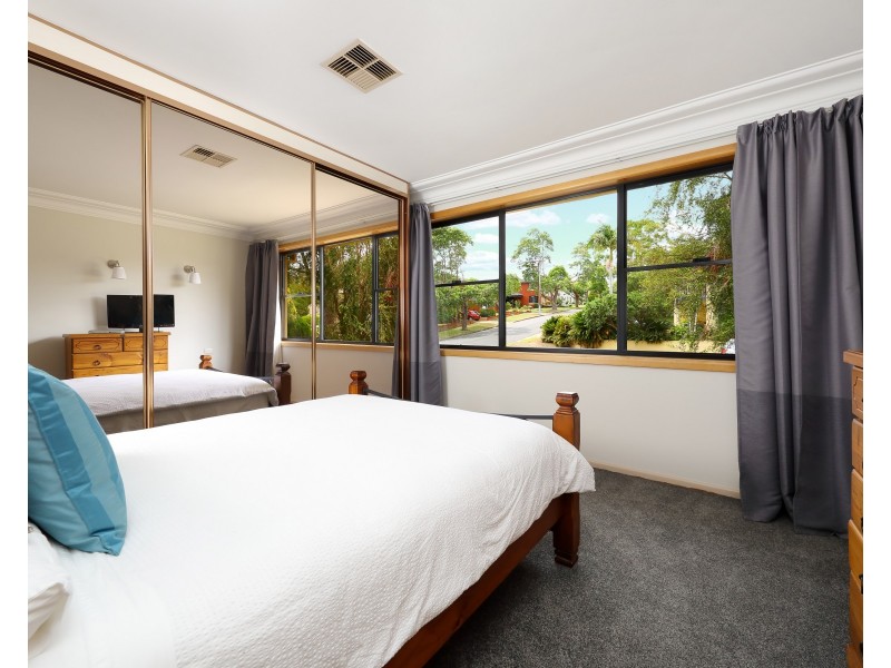 16 Jindabyne Crescent, Peakhurst Heights NSW 2210