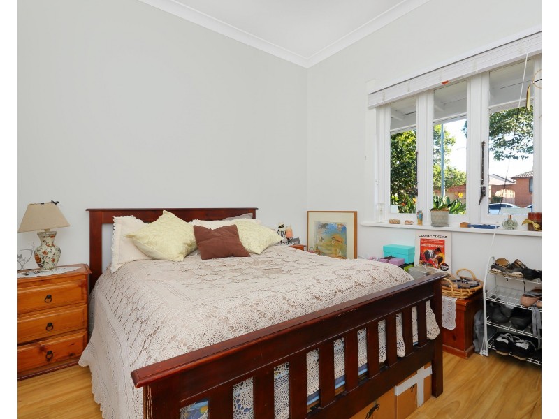 11 Universal Street, Mortdale NSW 2223