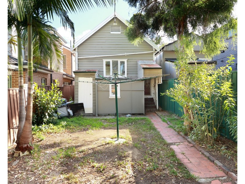 11 Universal Street, Mortdale NSW 2223