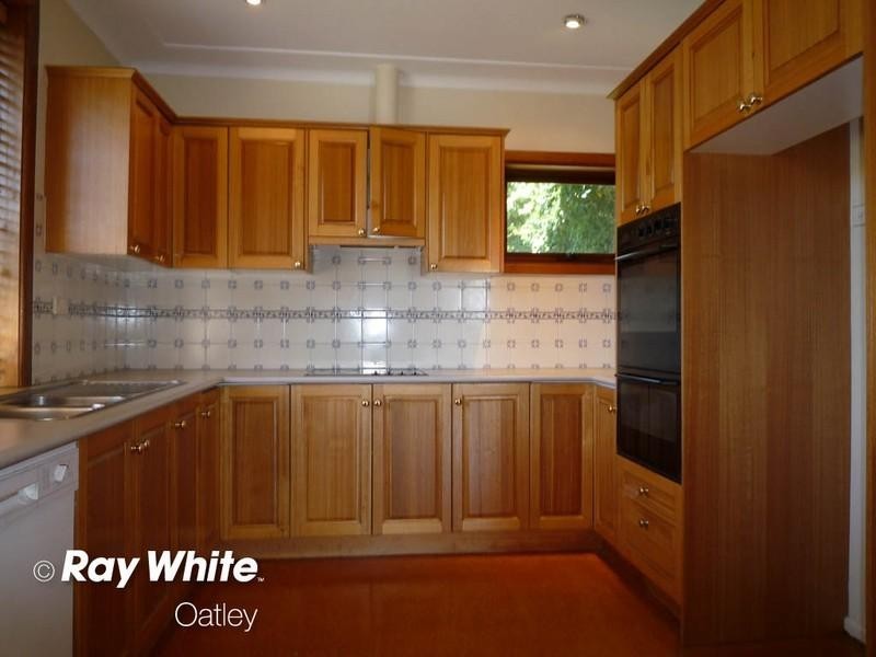 4 Dinjerra Crescent, Oatley NSW 2223