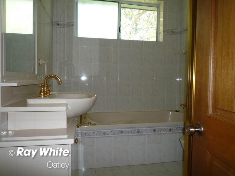 4 Dinjerra Crescent, Oatley NSW 2223