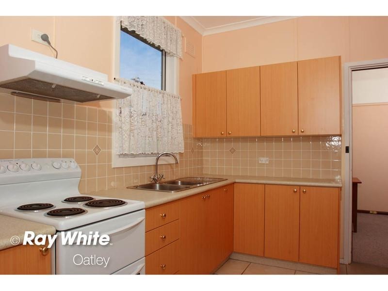 12 Hugh Avenue, Peakhurst NSW 2210