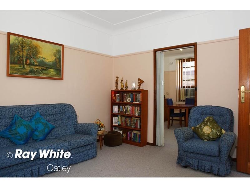 12 Hugh Avenue, Peakhurst NSW 2210