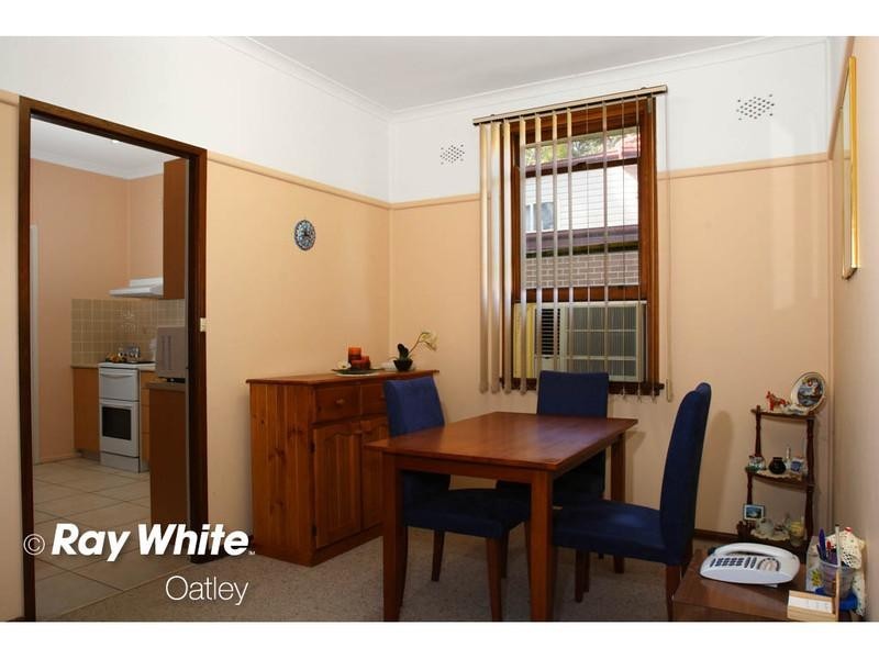 12 Hugh Avenue, Peakhurst NSW 2210