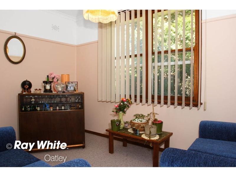 12 Hugh Avenue, Peakhurst NSW 2210