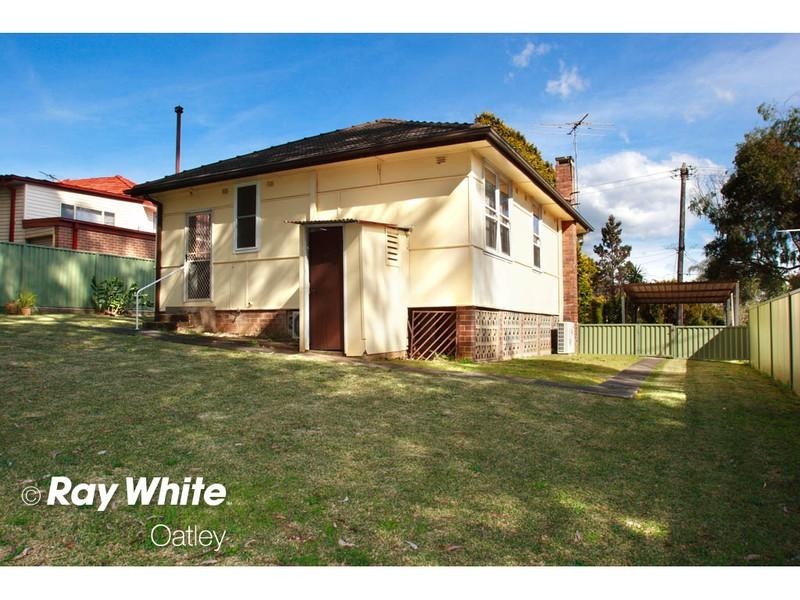 12 Hugh Avenue, Peakhurst NSW 2210