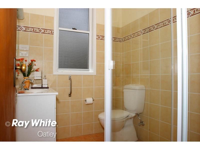 12 Hugh Avenue, Peakhurst NSW 2210