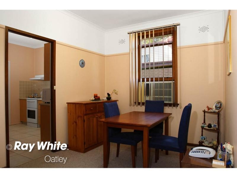 12 Hugh Avenue, Peakhurst NSW 2210