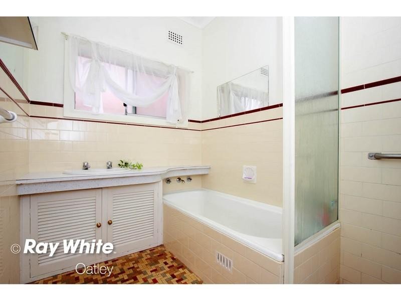 15 Boorara Avenue, Oatley NSW 2223