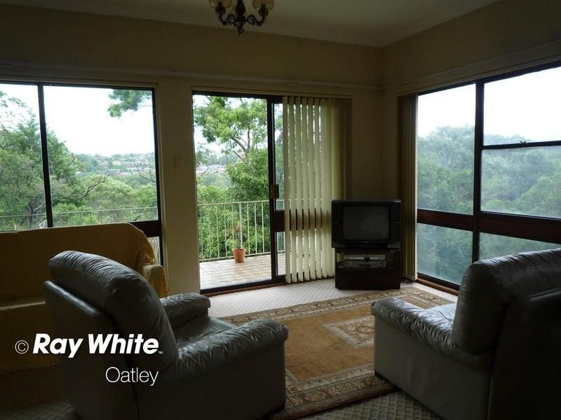 19 Woodlands Avenue, Lugarno NSW 2210