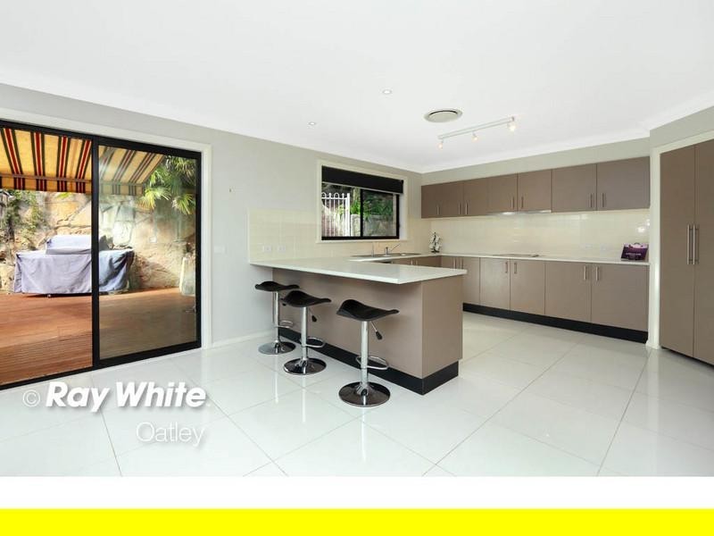 15 Robyn Street, Peakhurst Heights NSW 2210