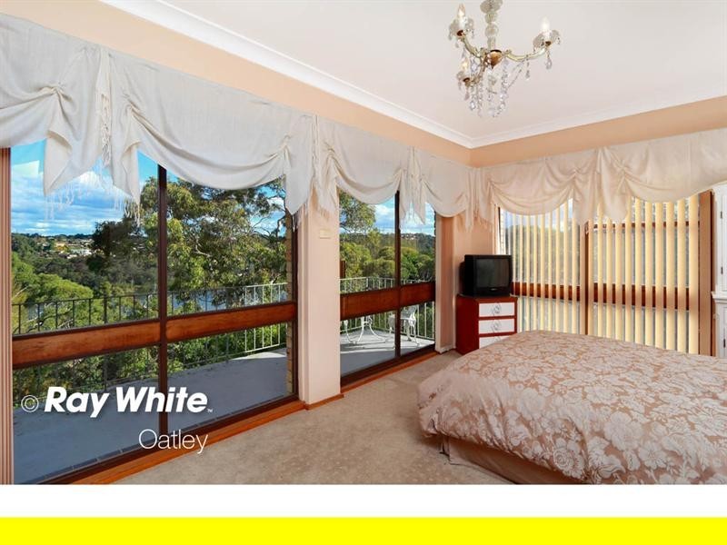 19 Woodlands Avenue, Lugarno NSW 2210