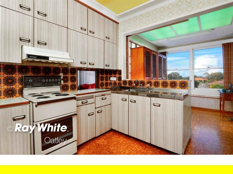 No. 15 Lime Kiln Road, Lugarno NSW 2210