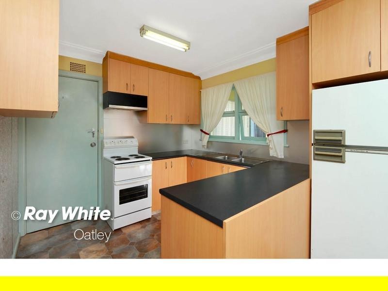 18 Ballantyne Road, Mortdale NSW 2223