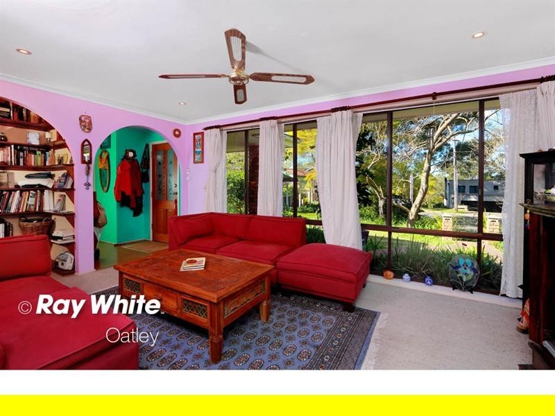 10 Wayne Avenue, Lugarno NSW 2210