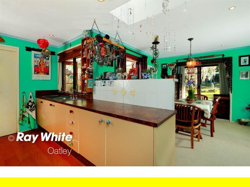 10 Wayne Avenue, Lugarno NSW 2210