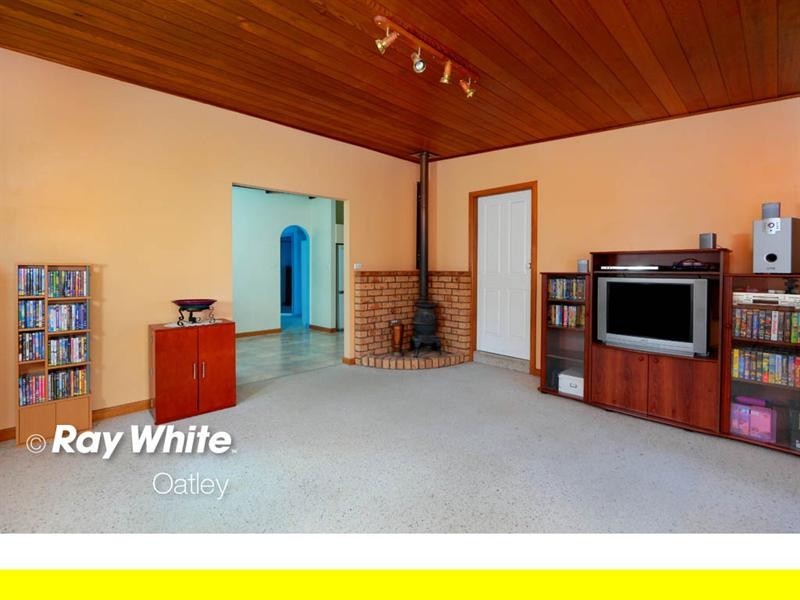 27 Beaumaris Crescent, Mortdale NSW 2223