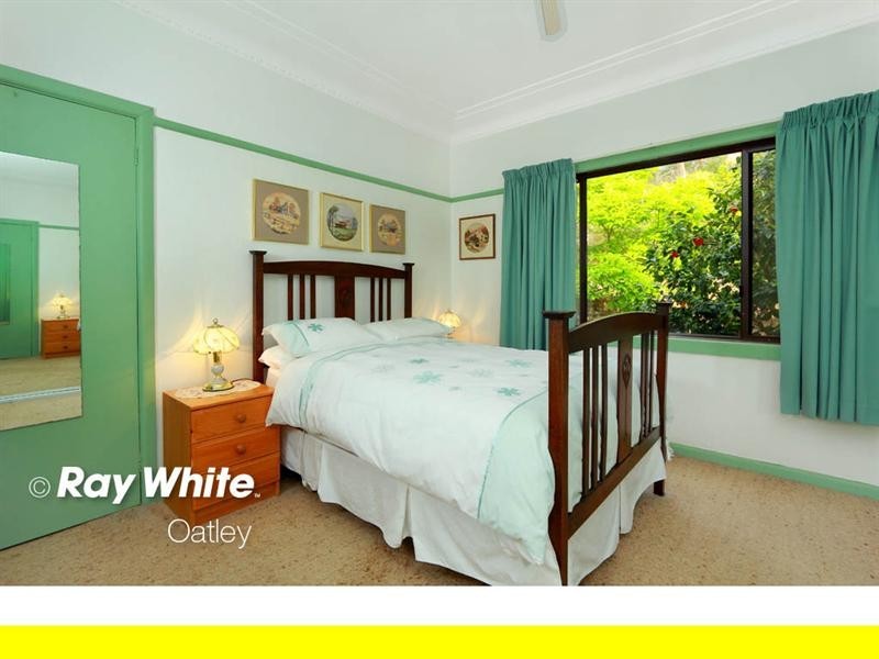 16 Moons Avenue, Lugarno NSW 2210