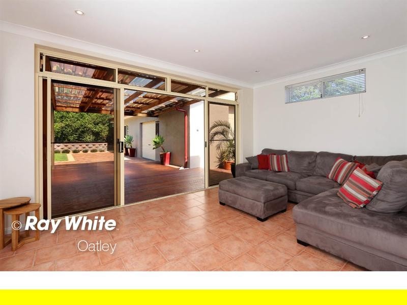20 Waterside Parade, Peakhurst Heights NSW 2210