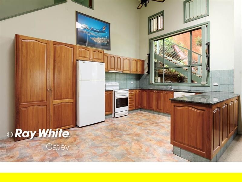 5 Dinjerra Crescent, Oatley NSW 2223