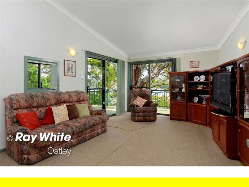 5 Dinjerra Crescent, Oatley NSW 2223