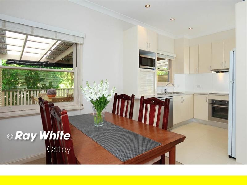 7 Walker Avenue, Peakhurst NSW 2210