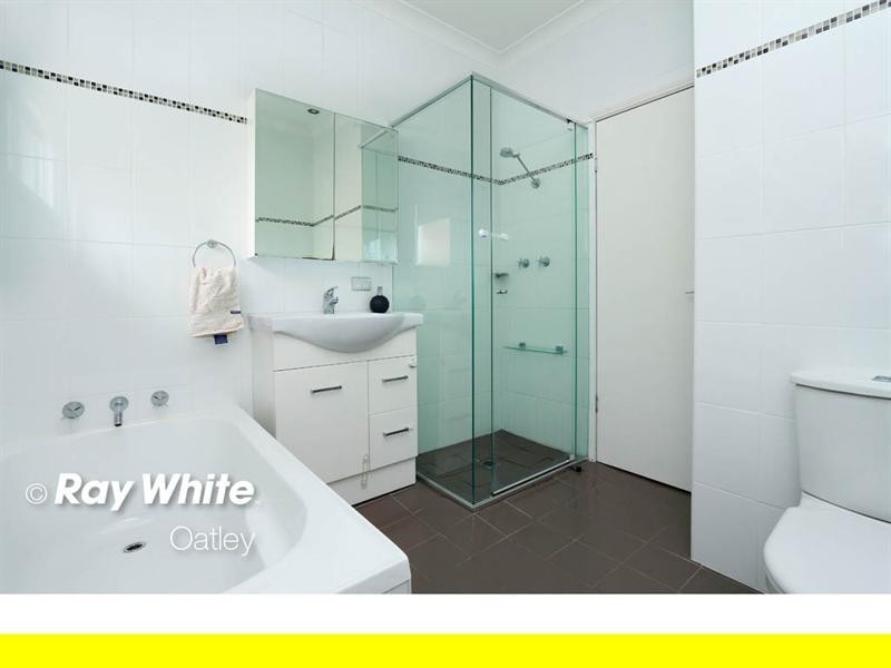 7 Walker Avenue, Peakhurst NSW 2210