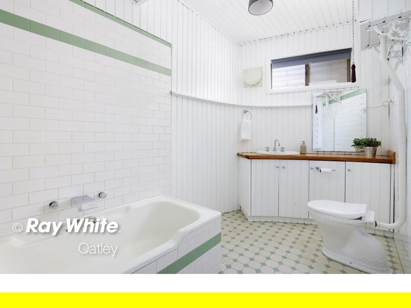 16 Lansdowne Parade, Oatley NSW 2223