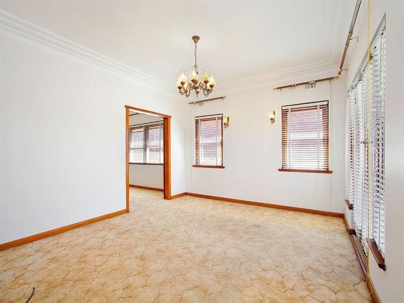 21 Elouera Street, Beverly Hills NSW 2209