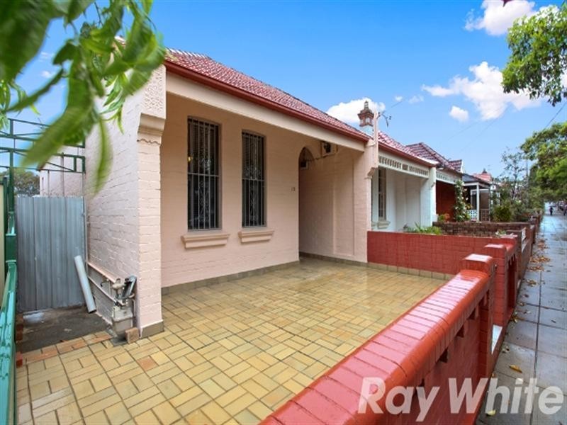 18 Frampton Avenue, Marrickville NSW 2204