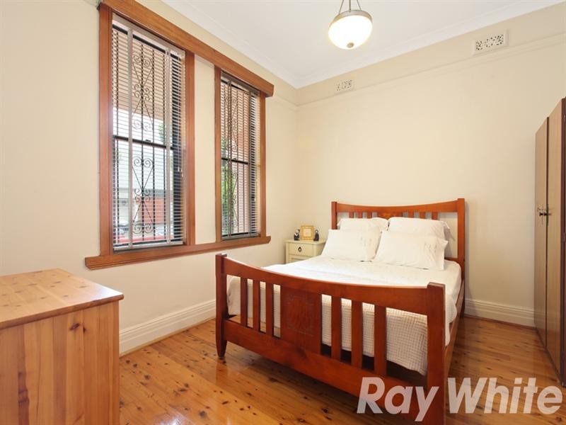 18 Frampton Avenue, Marrickville NSW 2204