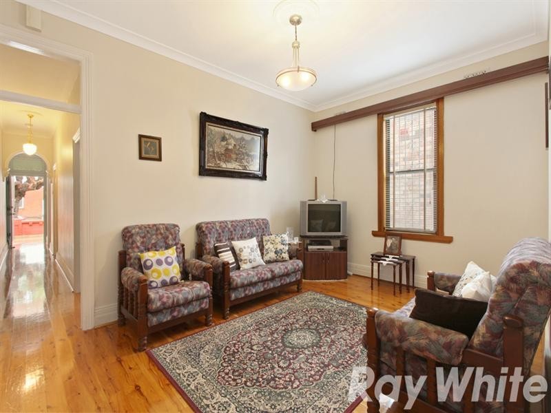 18 Frampton Avenue, Marrickville NSW 2204