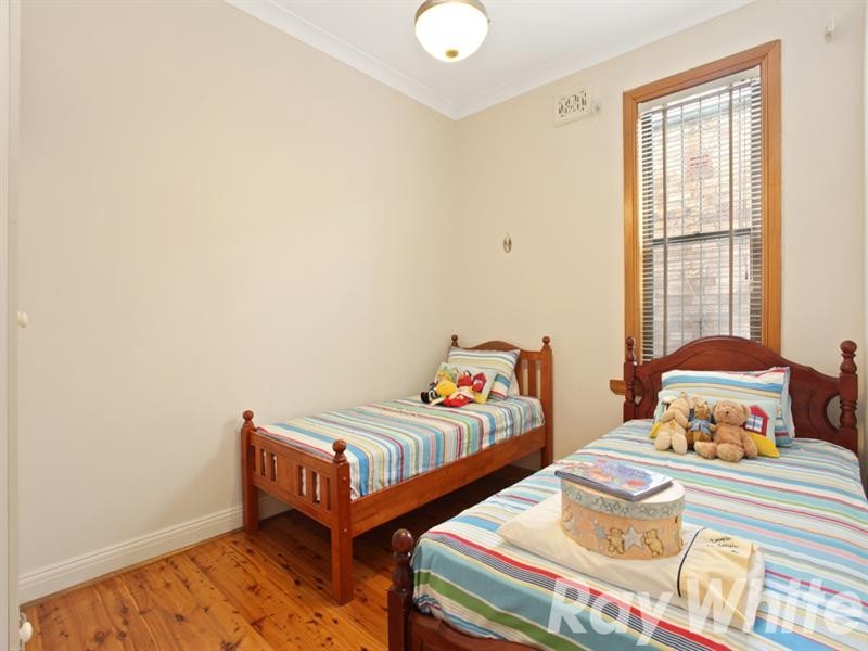 18 Frampton Avenue, Marrickville NSW 2204