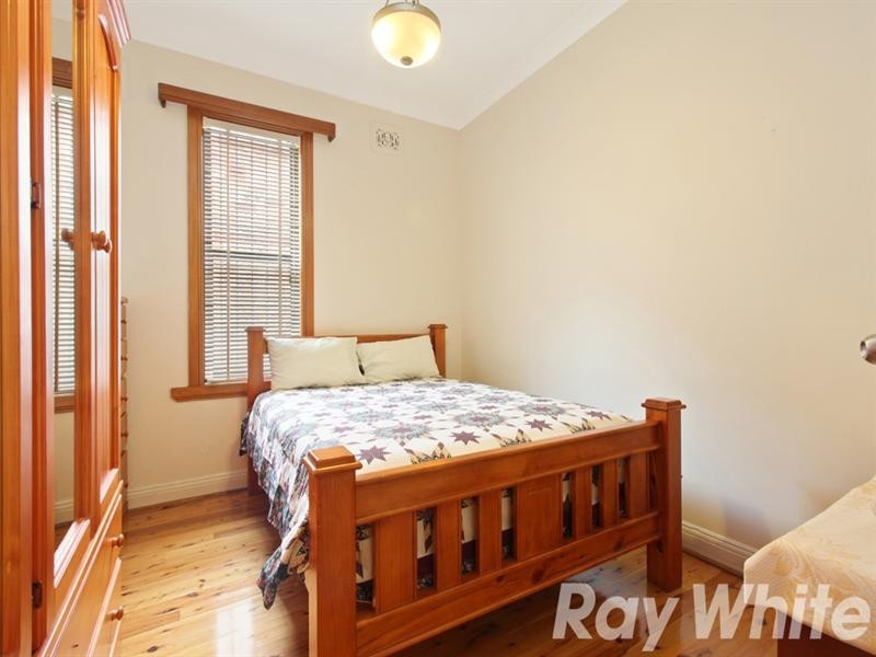 18 Frampton Avenue, Marrickville NSW 2204