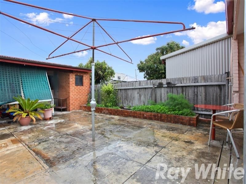 18 Frampton Avenue, Marrickville NSW 2204