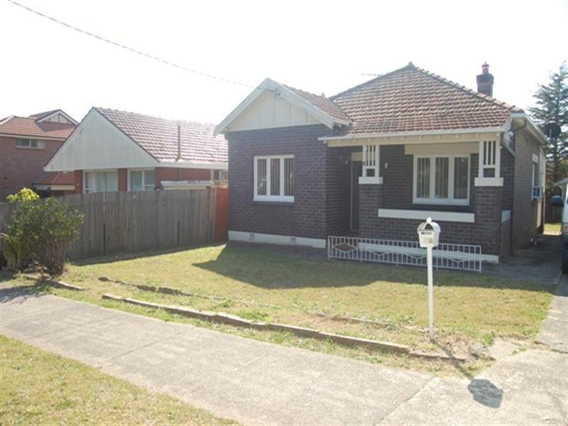 8 Elizabeth Street, Kingsgrove NSW 2208