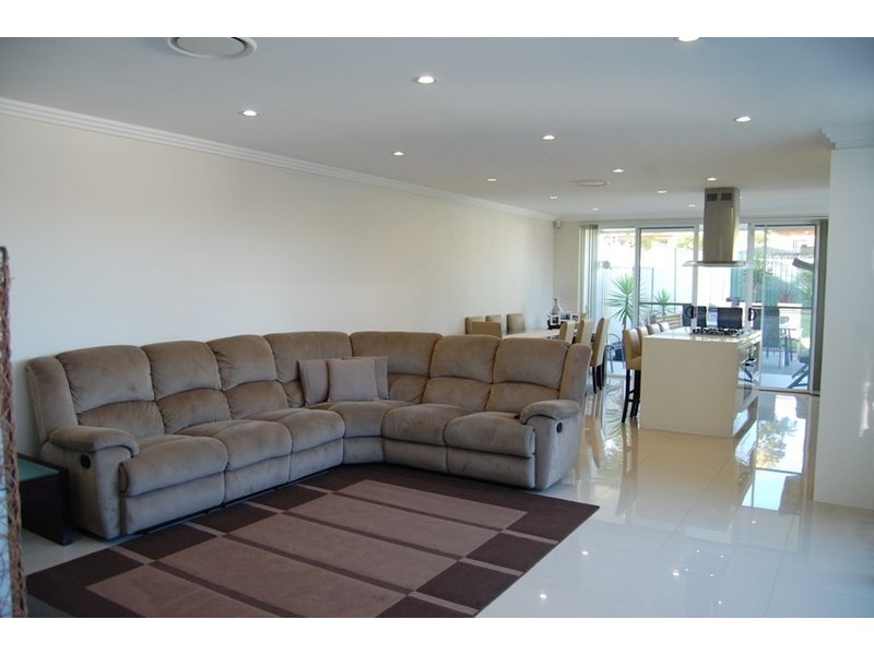 16A Dreadnought Street, Roselands NSW 2196