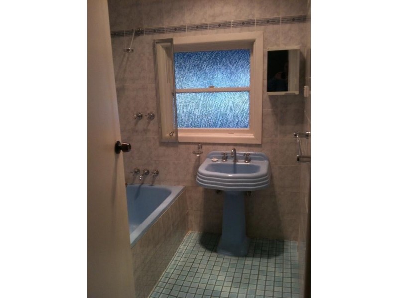 18 Georges Crescent, Georges Hall NSW 2198