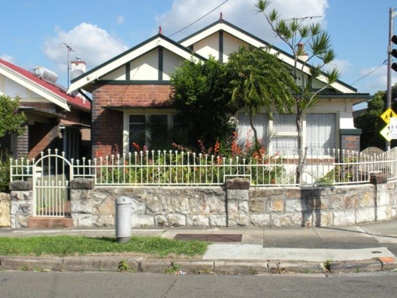 2 Warren Road, Marrickville NSW 2204