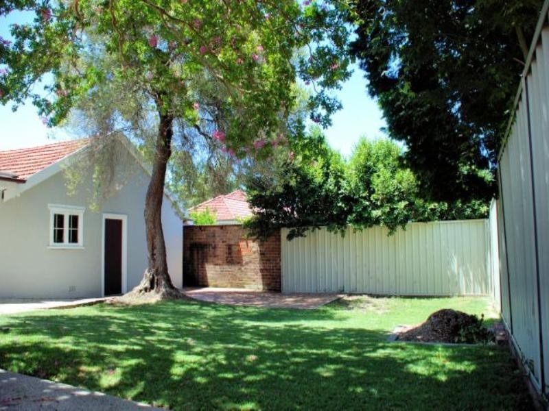 44 Duke Avenue, Rodd Point NSW 2046